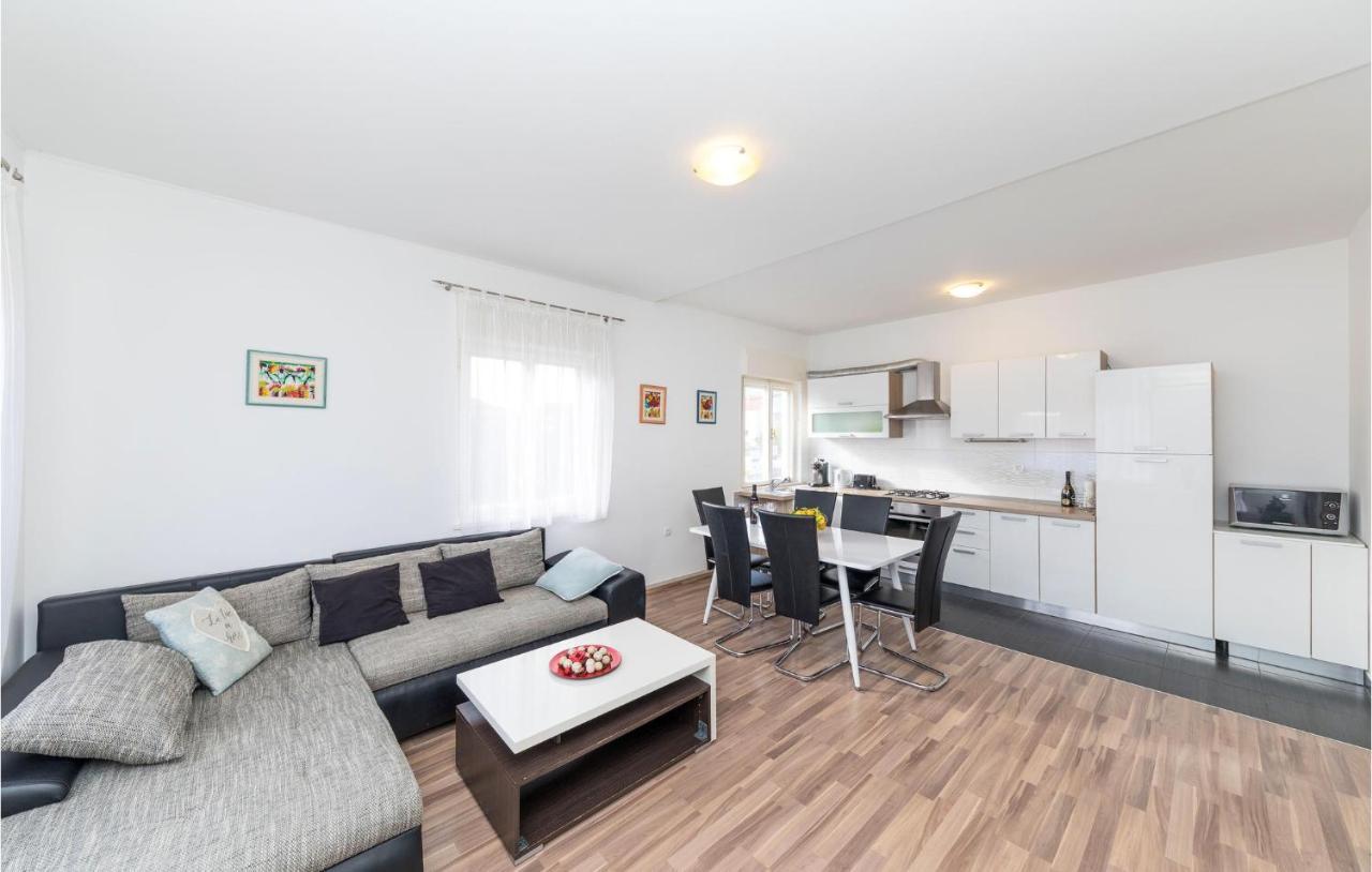 Nice Apartment In Kastel Stafilic With Sauna Kaštela Εξωτερικό φωτογραφία