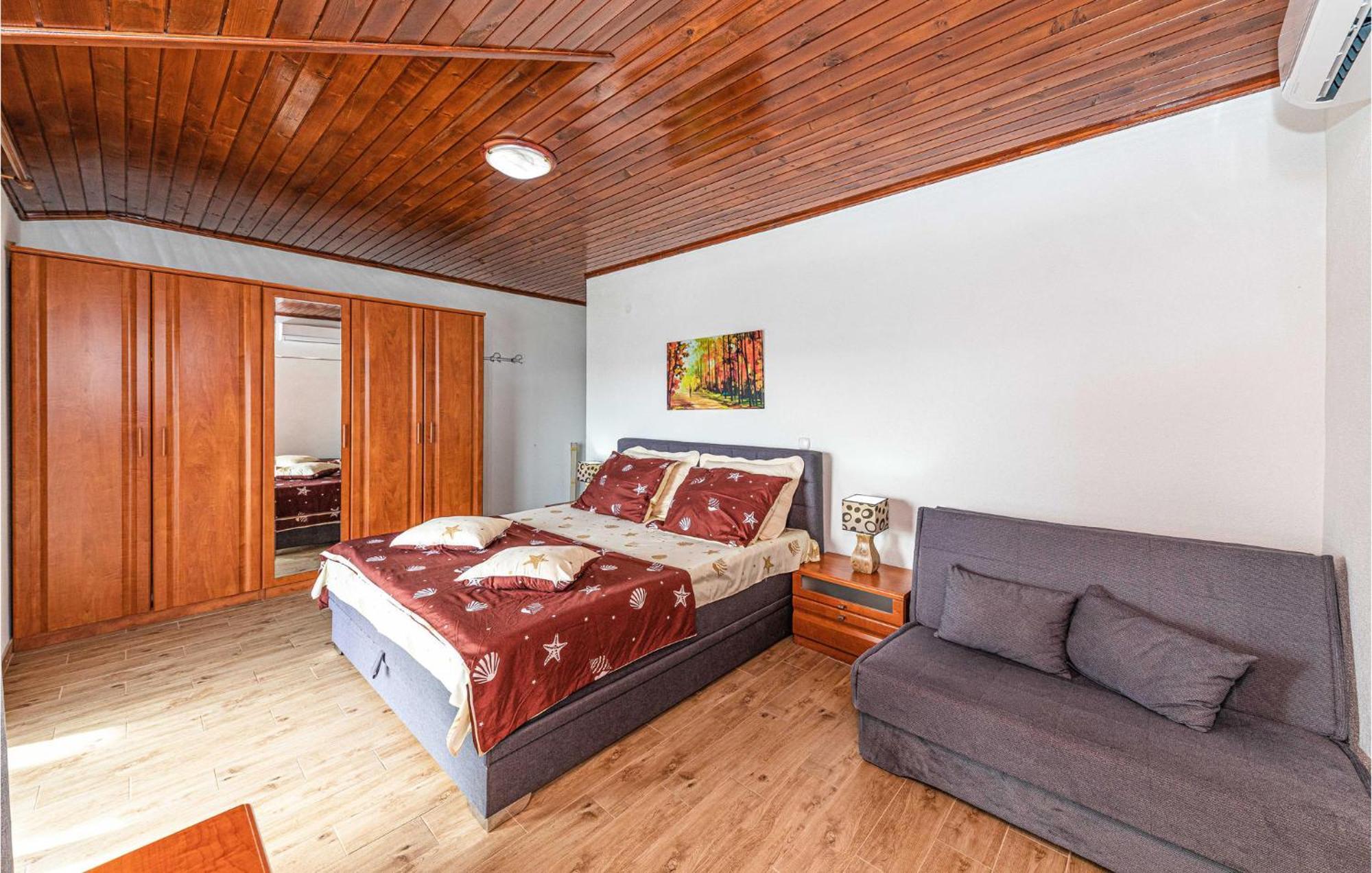 Nice Apartment In Kastel Stafilic With Sauna Kaštela Εξωτερικό φωτογραφία