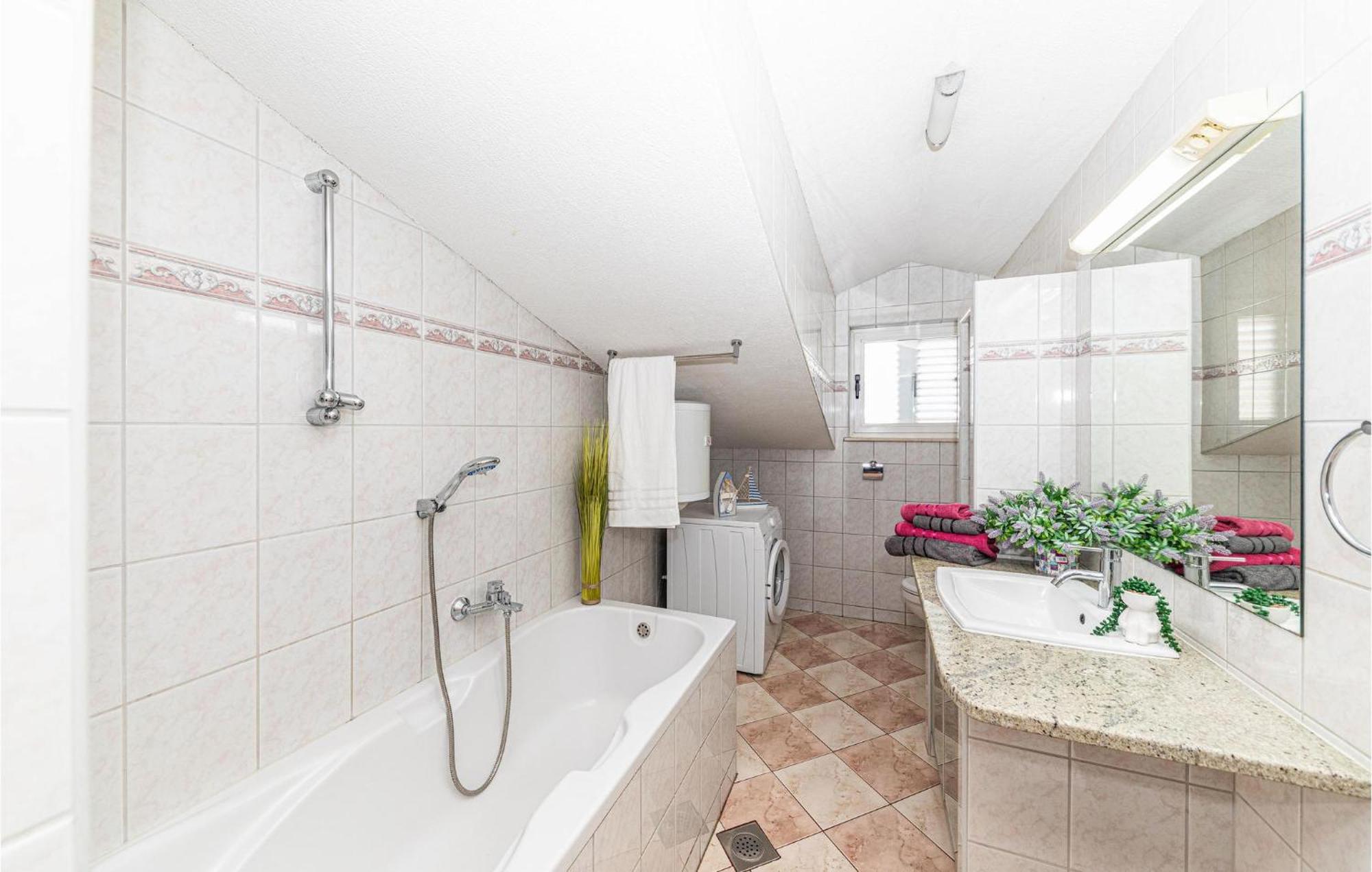 Nice Apartment In Kastel Stafilic With Sauna Kaštela Εξωτερικό φωτογραφία